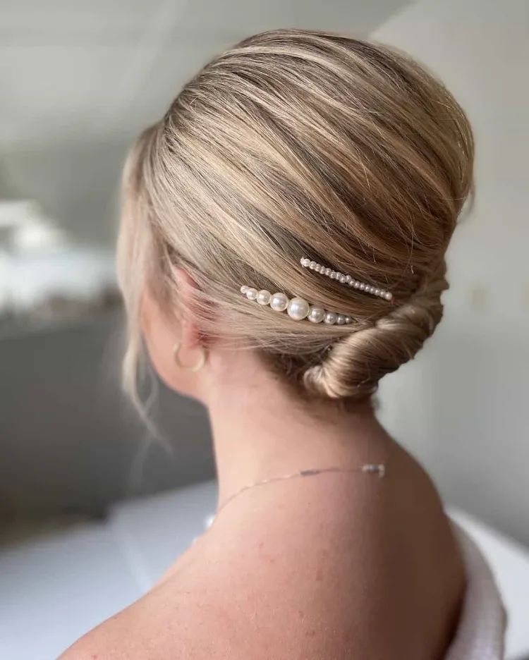 Easy Elegant Short Blonde Wedding Hairstyles