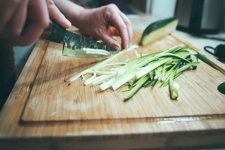 comment couper les courgettes en spaghettis