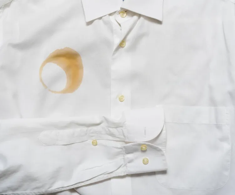 comment déteindre blanchir nettoyer chemise blanche jaunie âgée naturellement sans eau javel