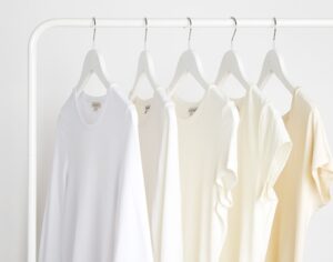 comment déteindre blanchir nettoyer chemisier chemise linge blanc qui a jauni