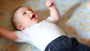comment habiller nouveau-né été journée nuit vetements bébé adaptés