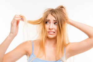 comment retrouver couleur naturelle cheveux après décoloration