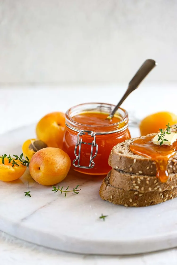 confiture abricot recette facile verser abricots casserole faire cuire feu moyen pendant une heure