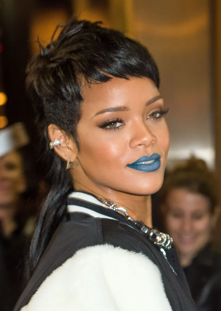 Rihanna cuts out the way she wears a mullet in summer 2022