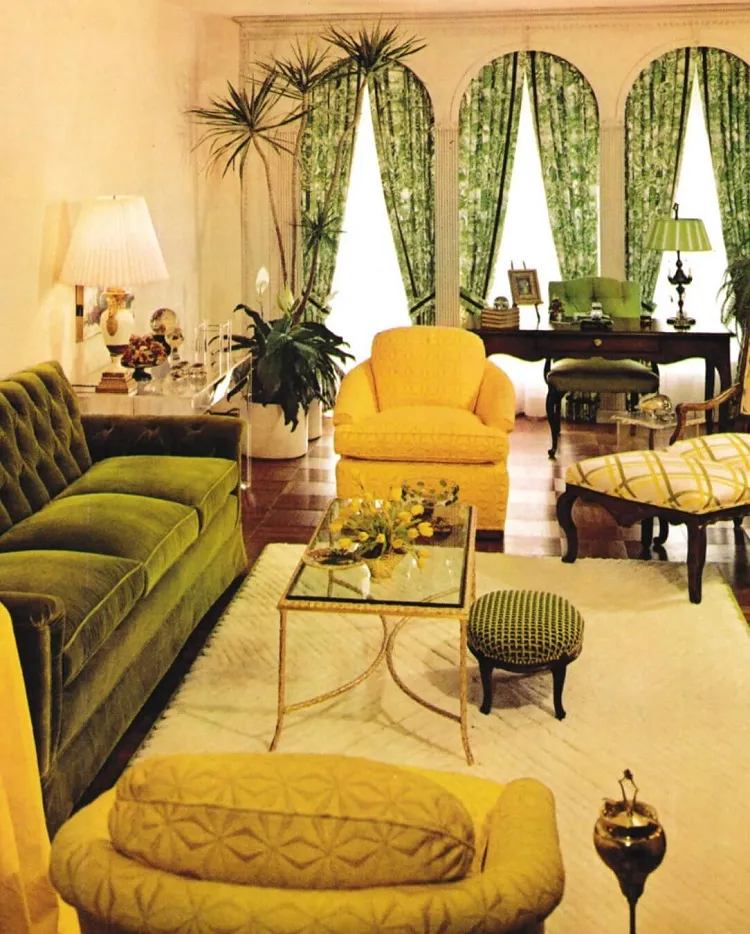 design intérieur luxe en couleur jaune et vert avocat de style 70