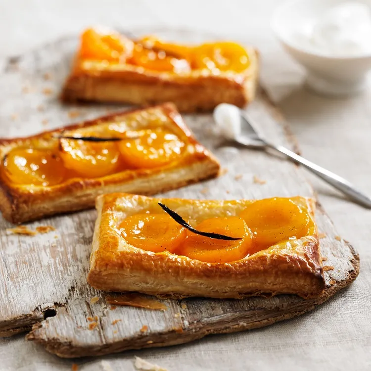 Summer 2022 dessert pie recipe with fresh dried apricot compote
