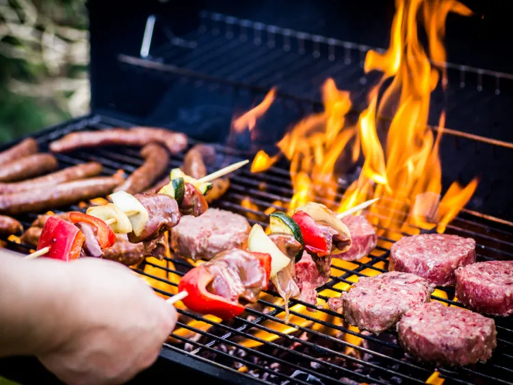 enlever le gras de la viande pour limiter les flammes au barbecue