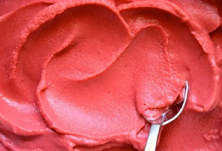 glace à la fraise congelée