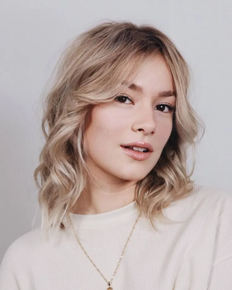 Hairstyle ideas with curtain bangs trend summer 2022 square curly blonde