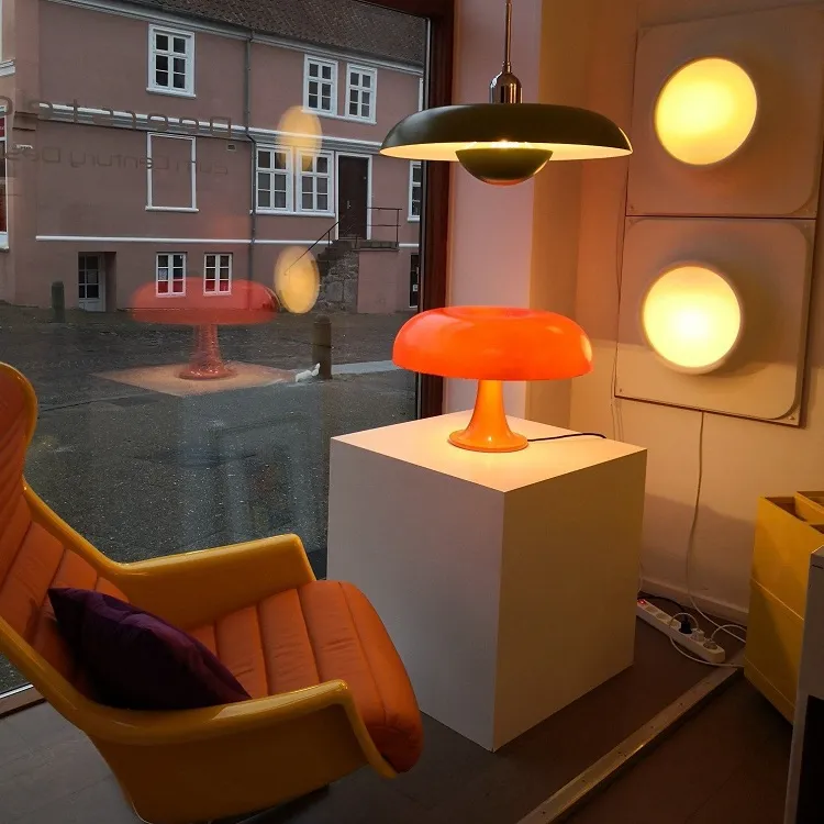 lampe Nesso de style 60 office intérieur