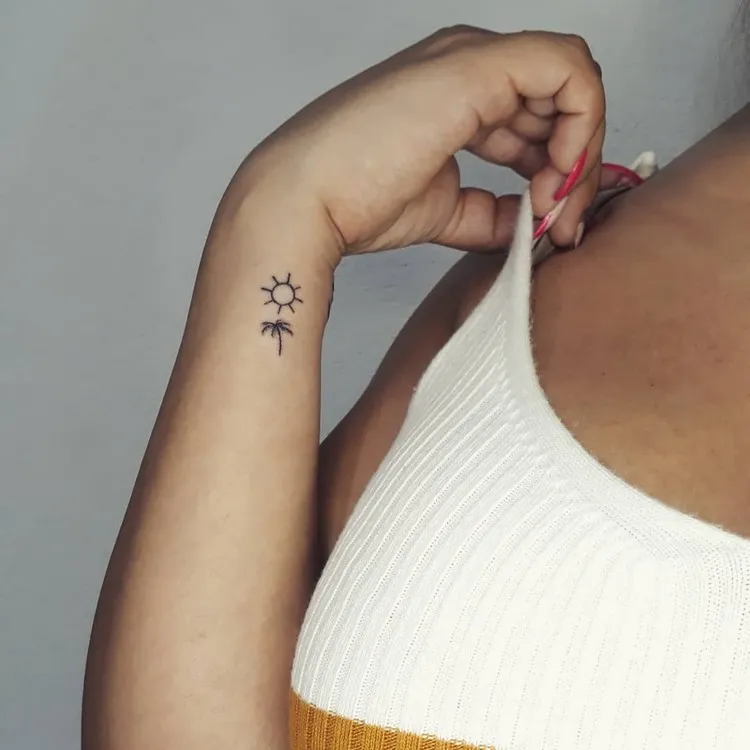 petit tatouage femme discret sur le poignet tattoo été 2022