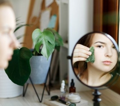 pourquoi mon visage gonfle thérapies pour dégonfler le visage massage gua sha