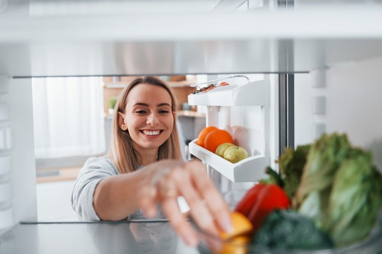 problème d'humidité dans le frigo solutions naturelles causes
