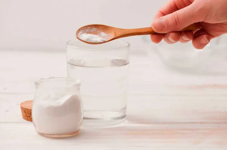 The classic recipe for bicarbonate of soda shampoo
