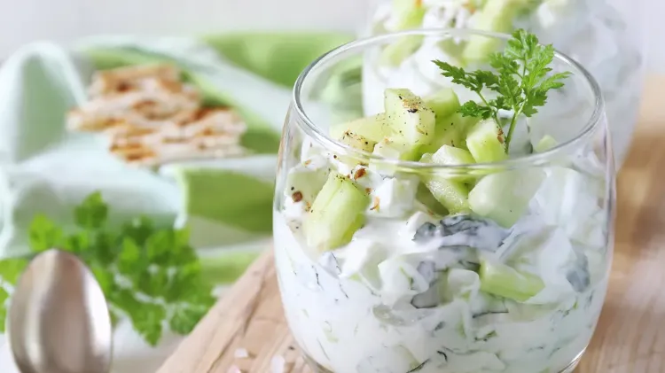 recettes de salades de concombres au yaourt aliments pour la santé mentale