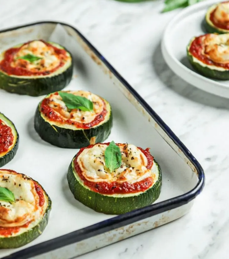 a summer vegetarian recipe in the style of zucchini pizza