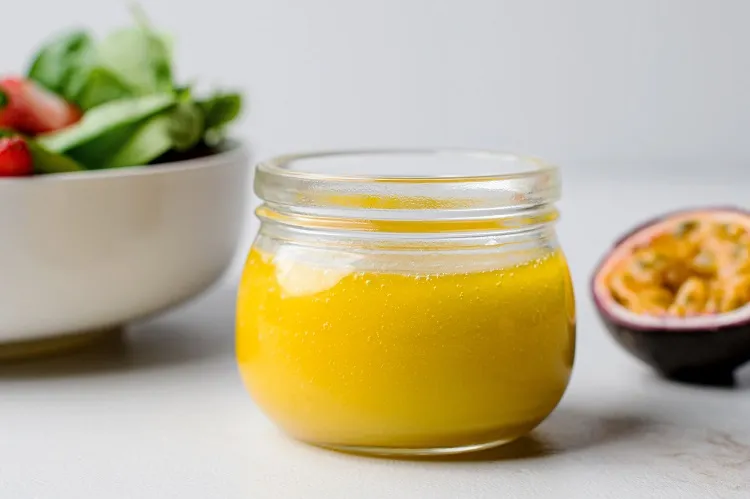 Vinaigrette recipe for a quick and easy light summer salad