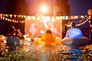 soirée cinéma piscine idée déco anniversaire été adulte extérieur top party
