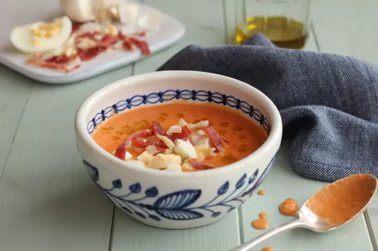 soupe froide espagnole salmorejo tomates jambon oeufs durs recette