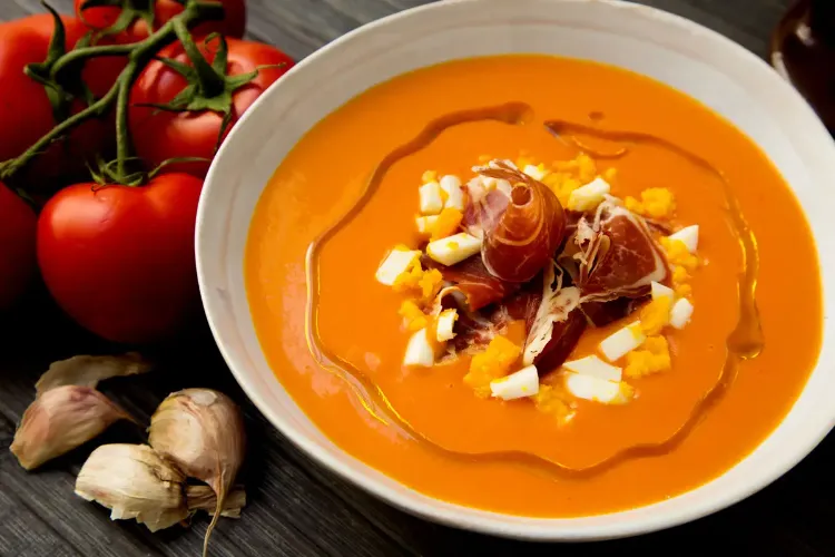 soupe froide tomate espagnole salmorejo jambon jamon oeufs durs recette