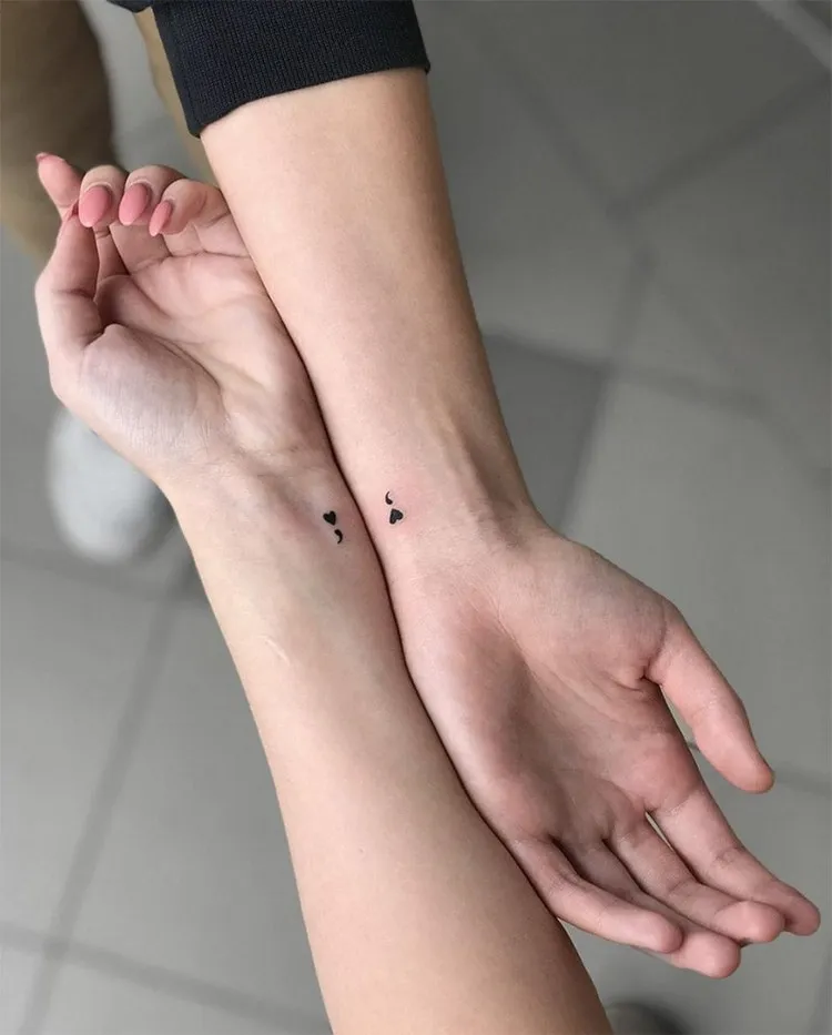 tatouage femme discret poignet amitié tendances 2022