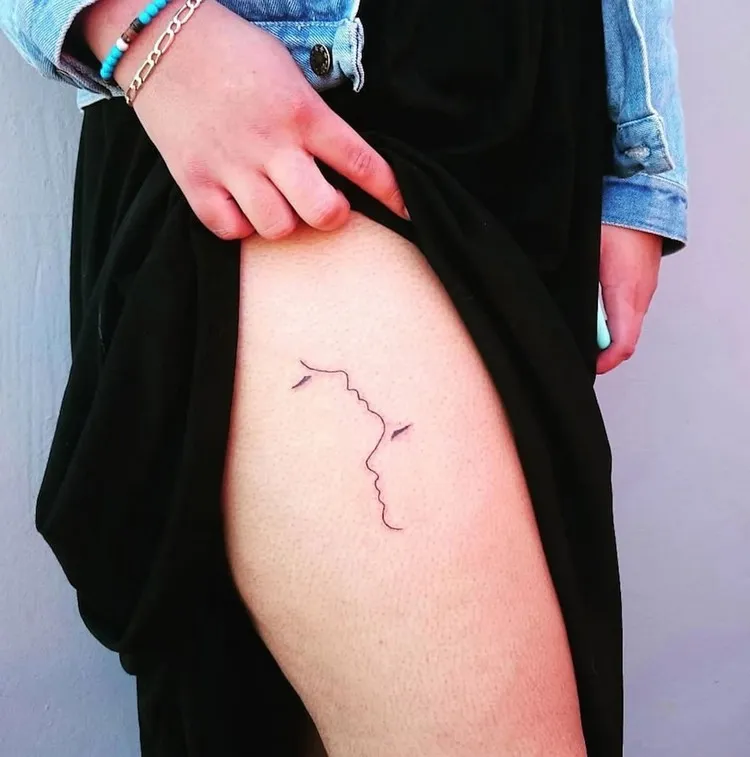 tatouage jambe femme tatouage minimaliste cuisse 2022