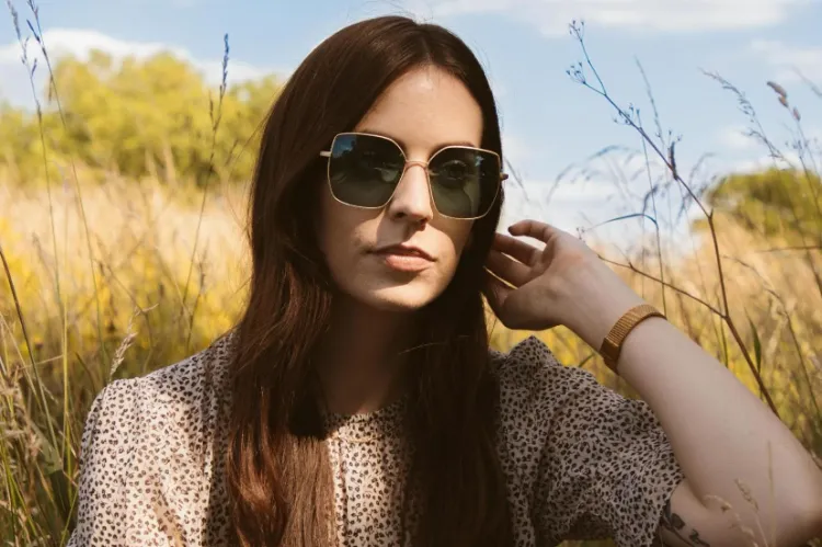 2022 women's sunglasses trends 70's spirit frames