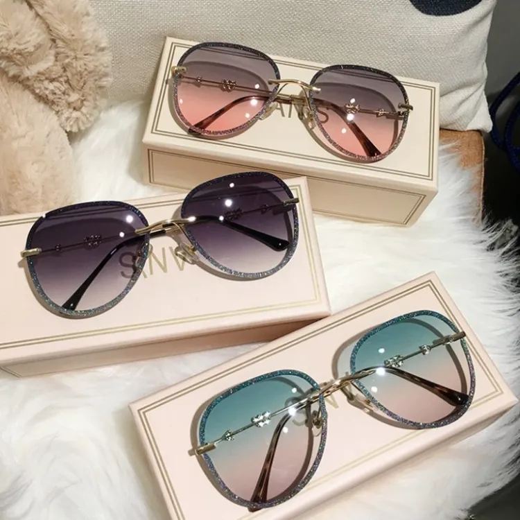 women's sunglasses trends 2022 autumn winter gradient lenses