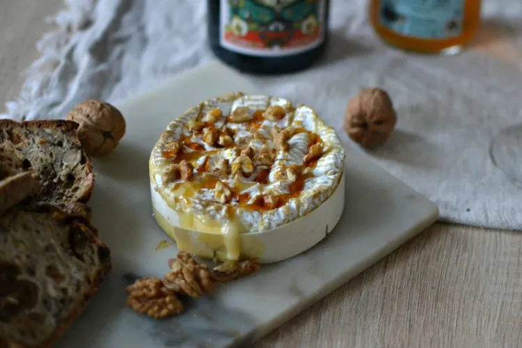 Camembert with honey, shallots and walnuts 2022