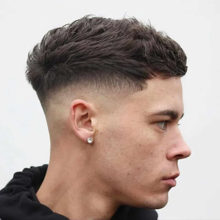 Medium fade coiffures mâles tendance 2022