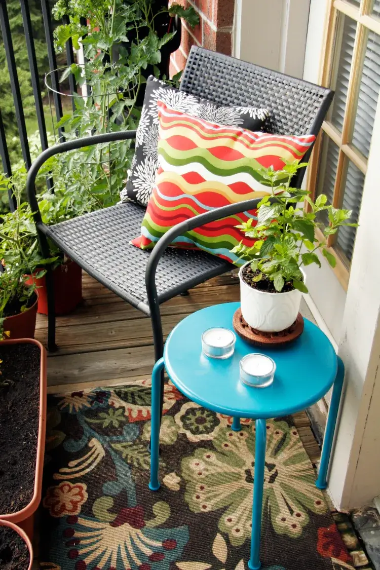 aménagement petit balcon potager décoration couleurs estivales fraiches