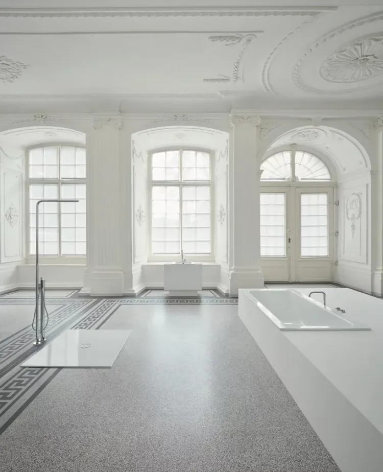 baignoire salle de bain moderne blanche minimaliste vasque effacée