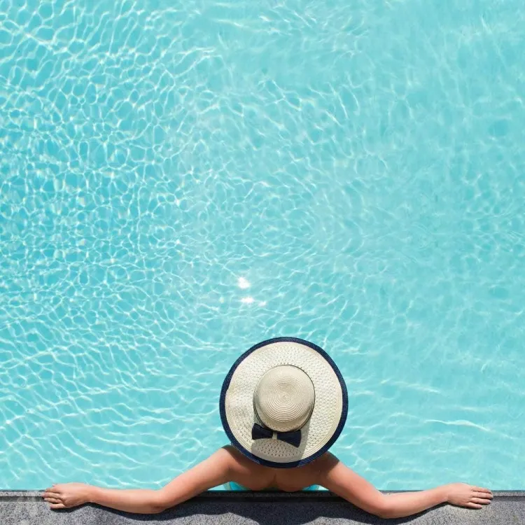 bronzage tanning éviter piscine eau chlorée assèche peau cellules tombent teint estomper