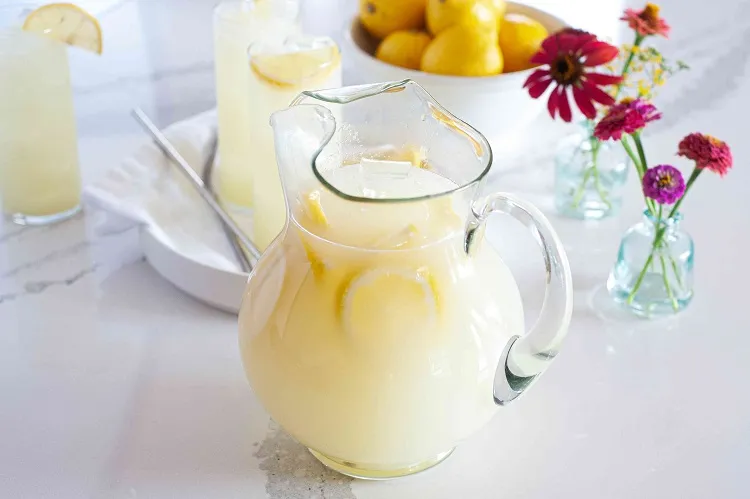 Lemonade in a blender