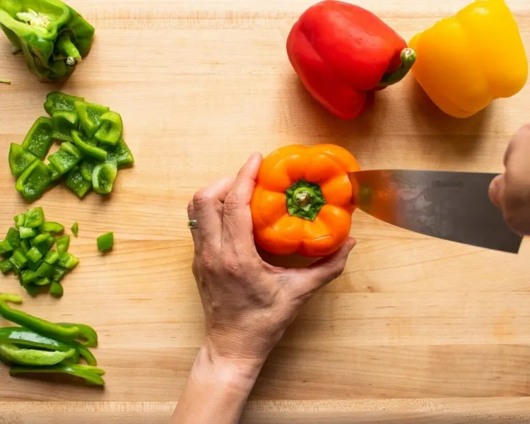 how to cut peppers for the plancha yellow red from the same plant ripen
