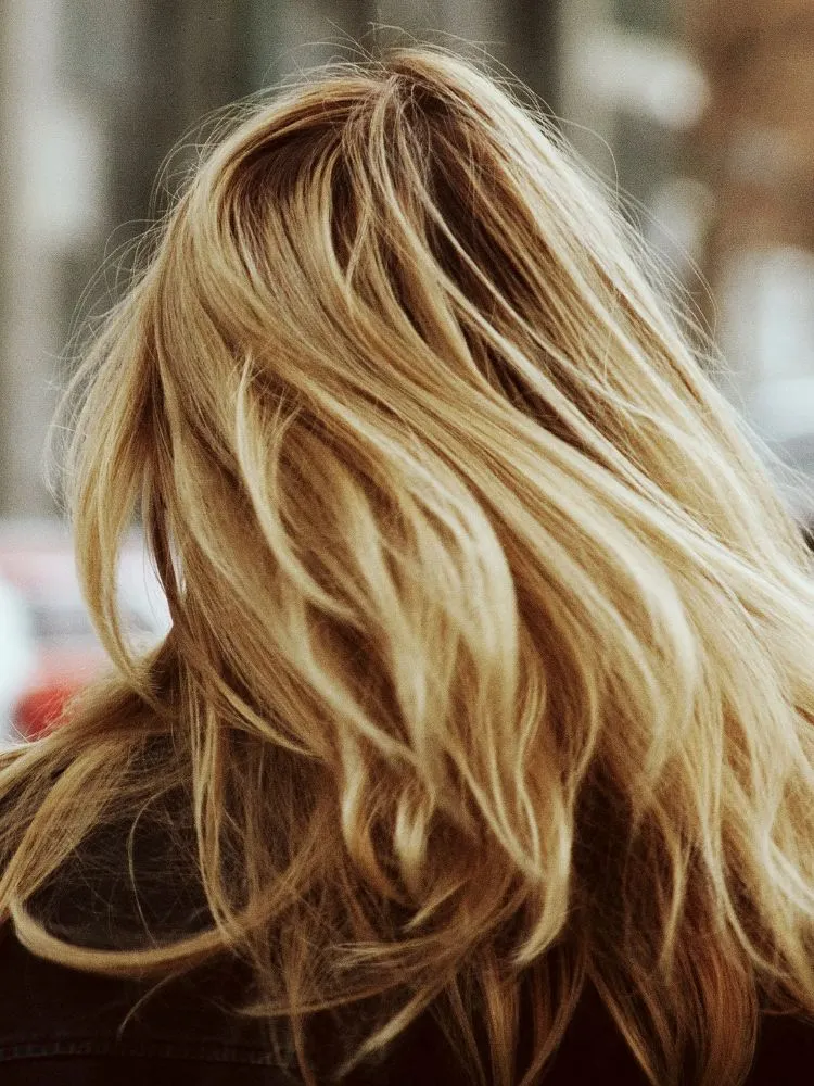 How to lighten your hair with salt at home with a salt spray