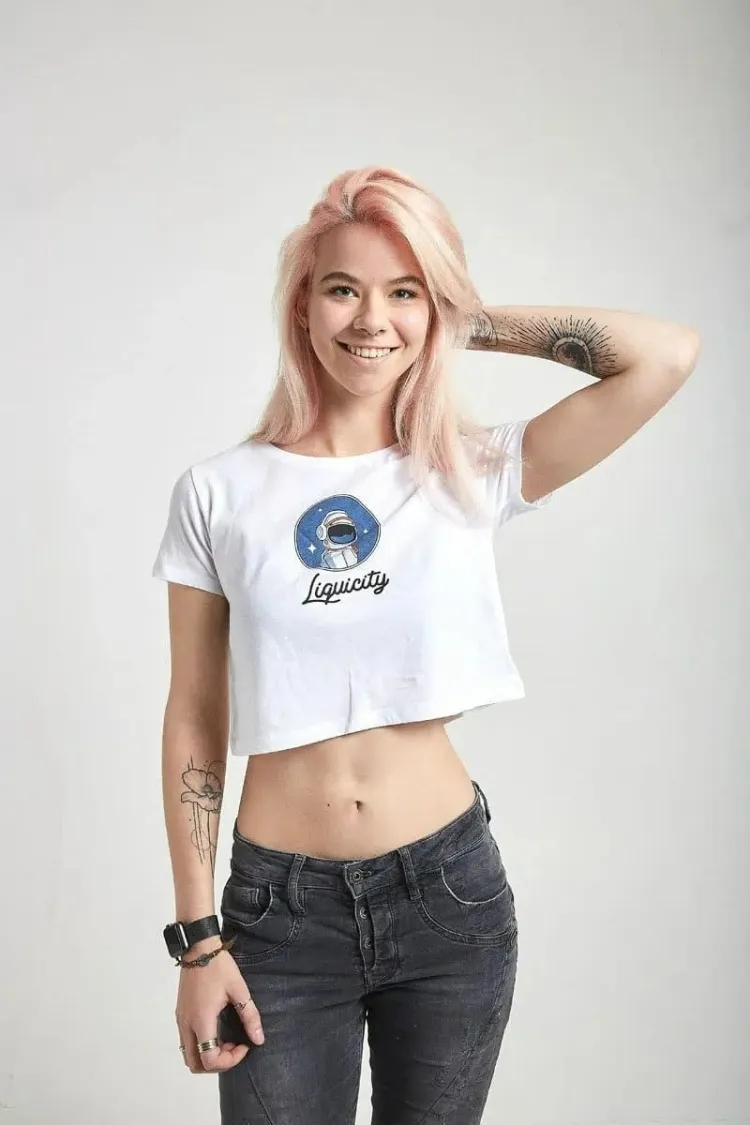 how to make a crop top t-shirt cut out low lay flat surface smooth soft?