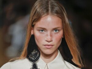 comment se maquiller sur un coup de soleil visage maquillage tendance faux sunburn makeup été 2022