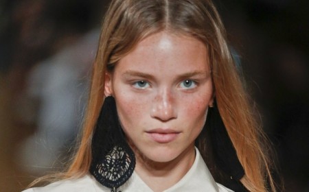 comment se maquiller sur un coup de soleil visage maquillage tendance faux sunburn makeup été 2022