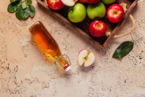 comment utiliser vinaigre de cidre pour le visage vertus pour la peau grasse remède contre l'acné
