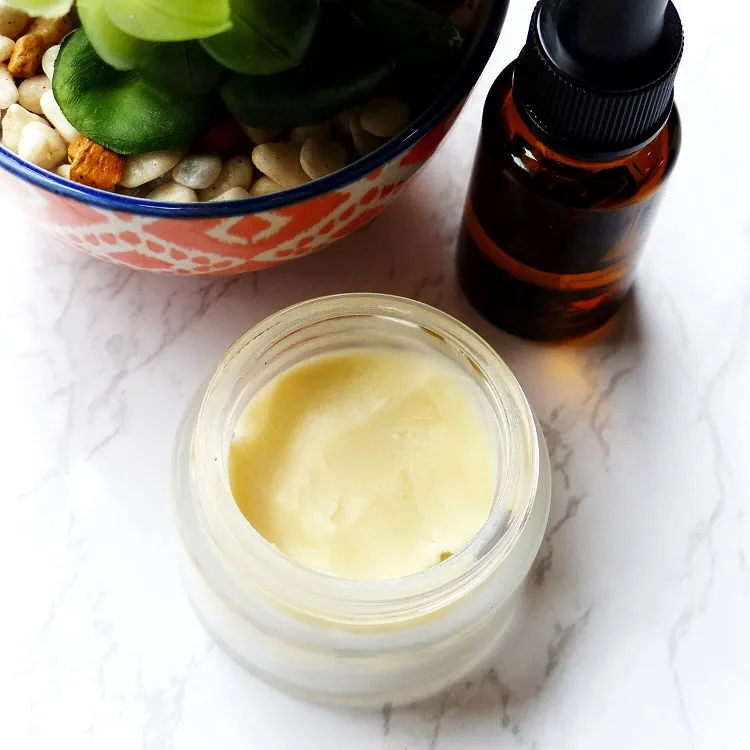 Home anti-wrinkle face cream woman sensitive skin essential oil