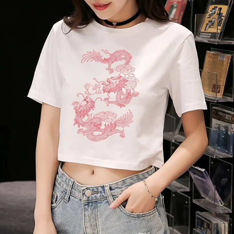 crop top t-shirt with a typical length a few centimeters below the navel