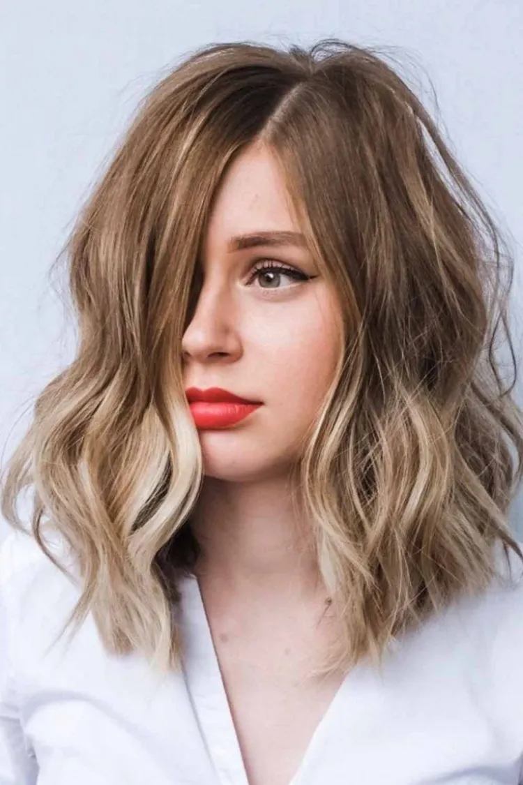The idea of ​​long tapered blonde wavy bob sweep trends summer 2022