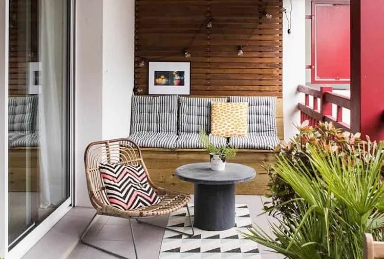 idées aménagement balcon décoration 2022 mobilier chic plantes textile