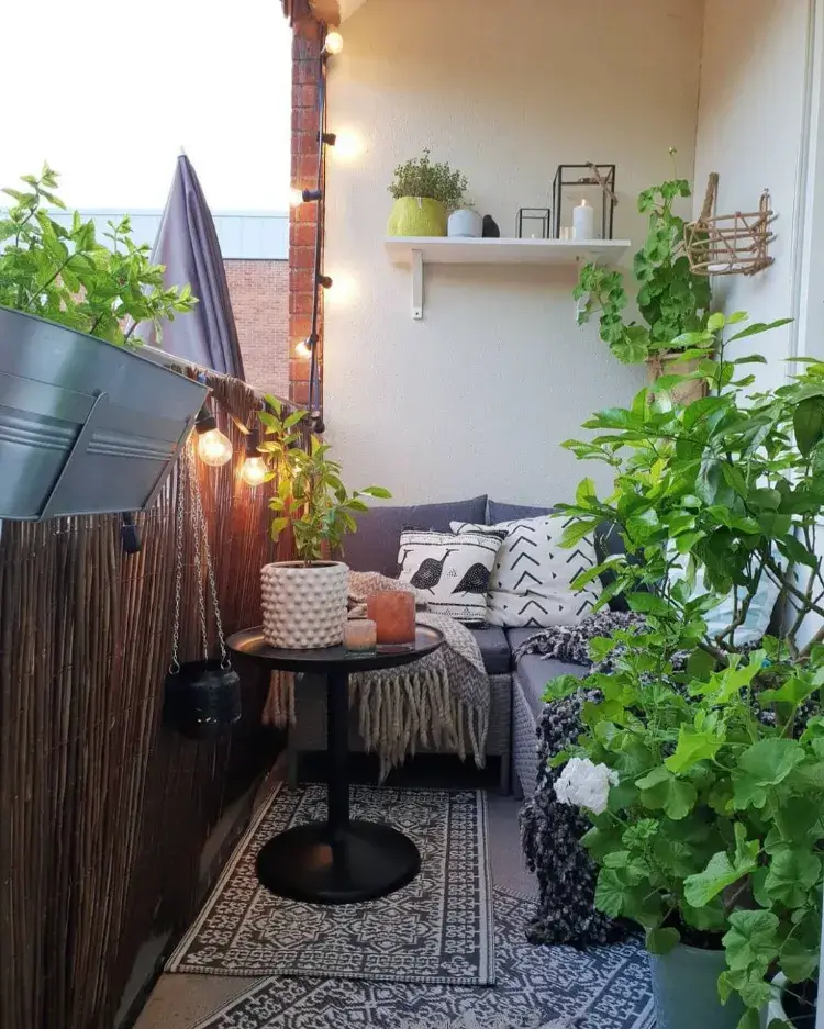 idées aménagement petit balcon décoration 2022 chic urbain cosy meubles plantes
