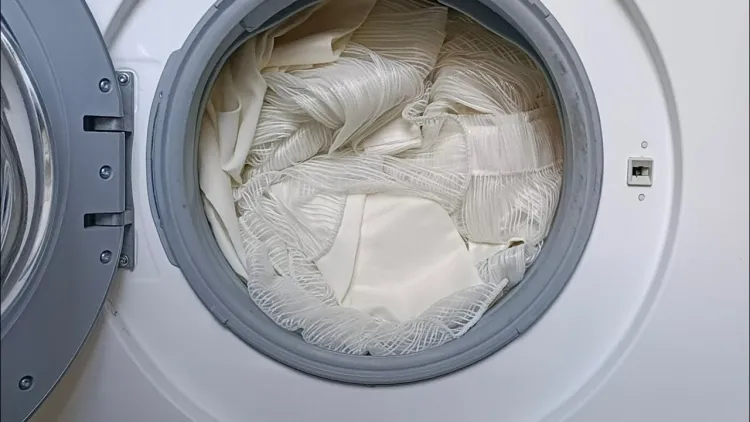 lave linge repassage facile sortir machine laver suspendre tringles vaporiser eau