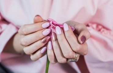 manucure rose poudré ongles en gel tendance 2022 nail art naturel