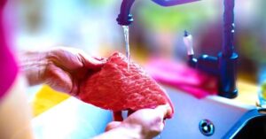 ne pas laver la viande avant de la cuisiner 2022