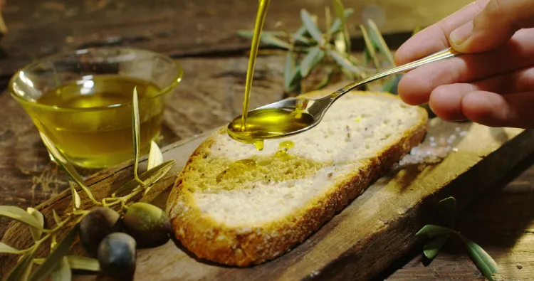 τι να αντικαταστήσετε το βούτυρο στο τοστ σε ένα υγιεινό ψωμί με ελαιόλαδο