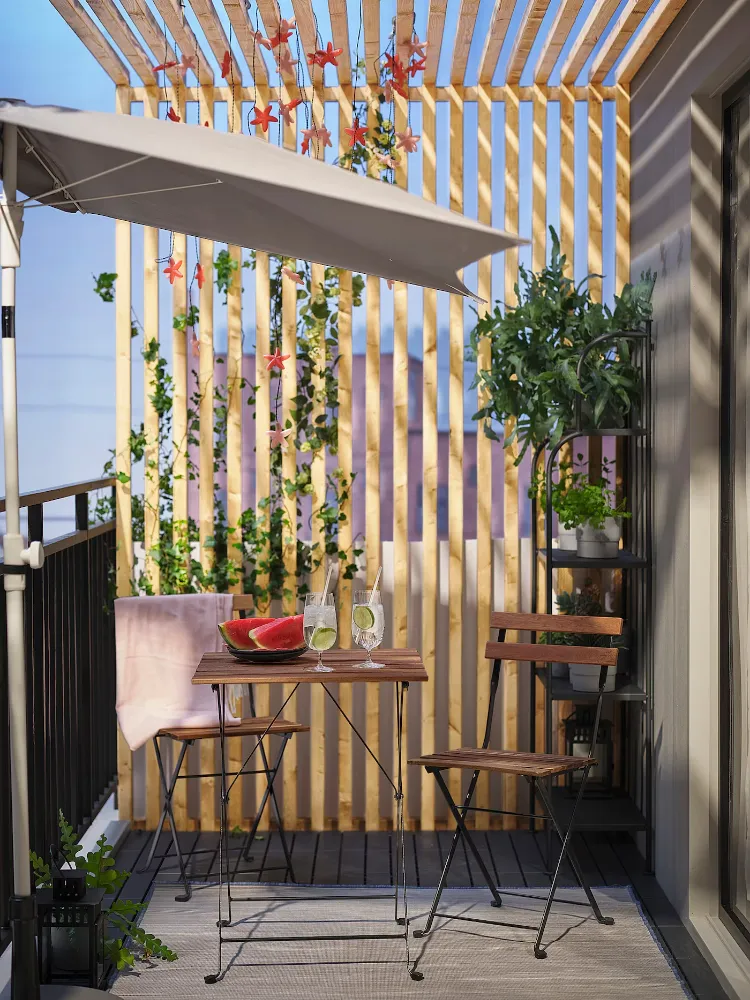 parasol ikea été 2022 pour protéger son balcon du soleil